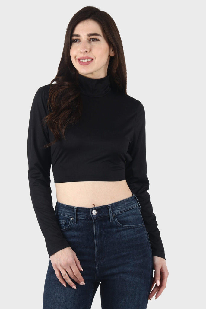 Model wearing Viscose Lycra Crop Top with Pattern type: Solid-4