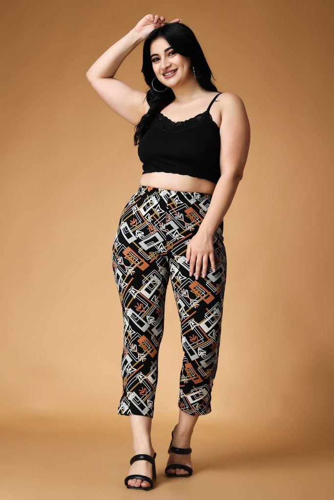 Model wearing Cotton Leggings with Pattern type: Abstract-1