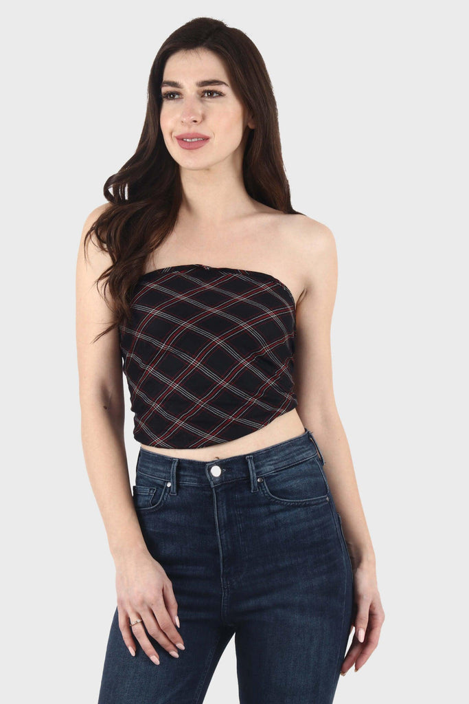 Model wearing Polyester Crop Top with Pattern type: Checked-1