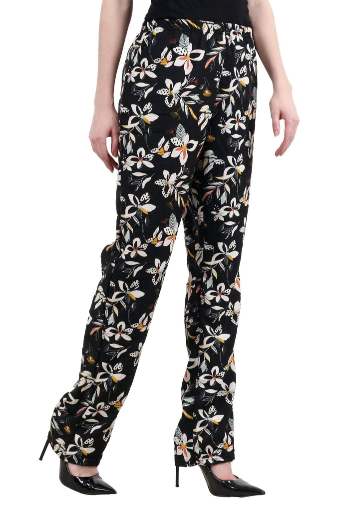 Model wearing Polyester Pyjamas with Pattern type: Floral-1