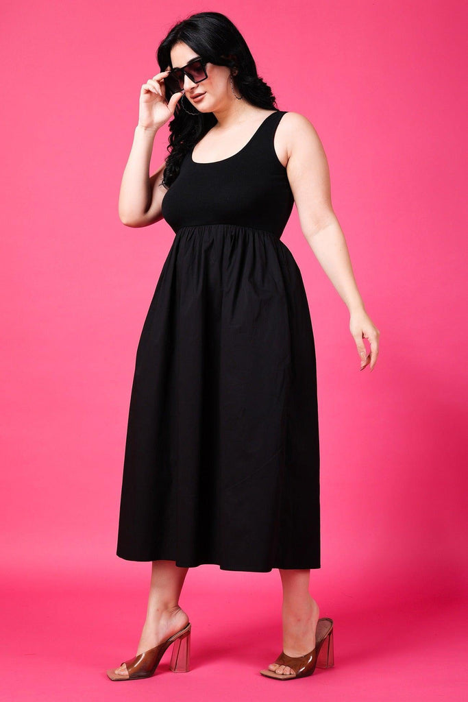Model wearing Cotton Blended Midi Dress with Pattern type: Solid-6
