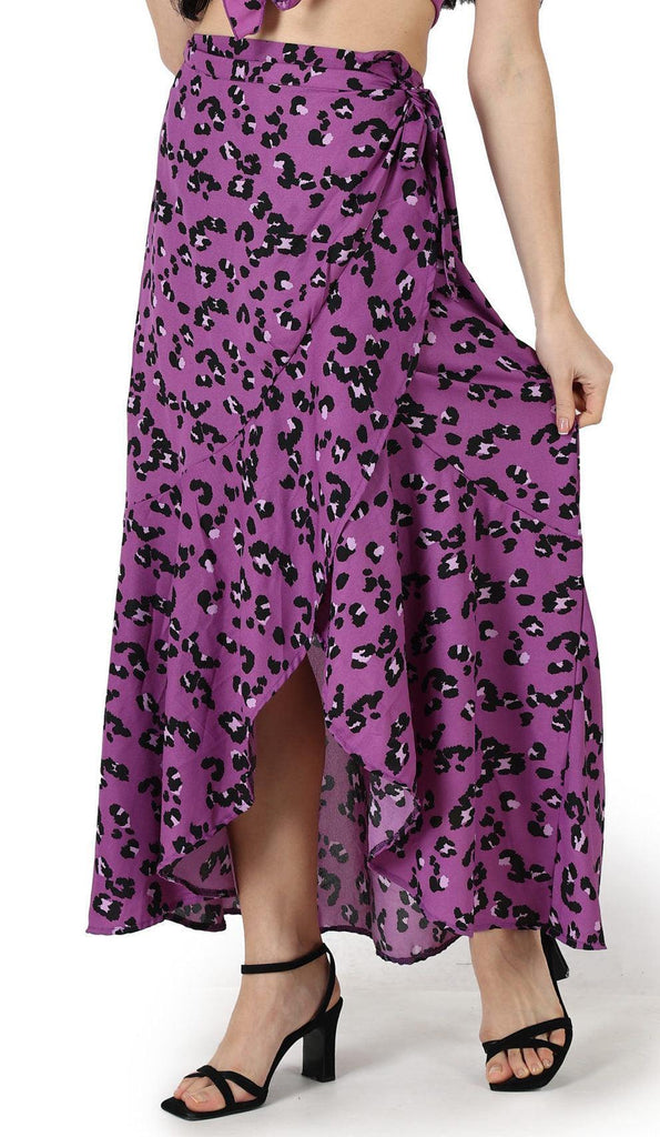 Model wearing Polyester Maxi Skirt with Pattern type: Animal-2