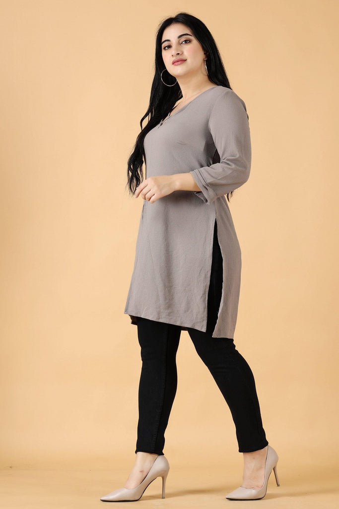 Model wearing Bubble Moss Long Top with Pattern type: Solid-12