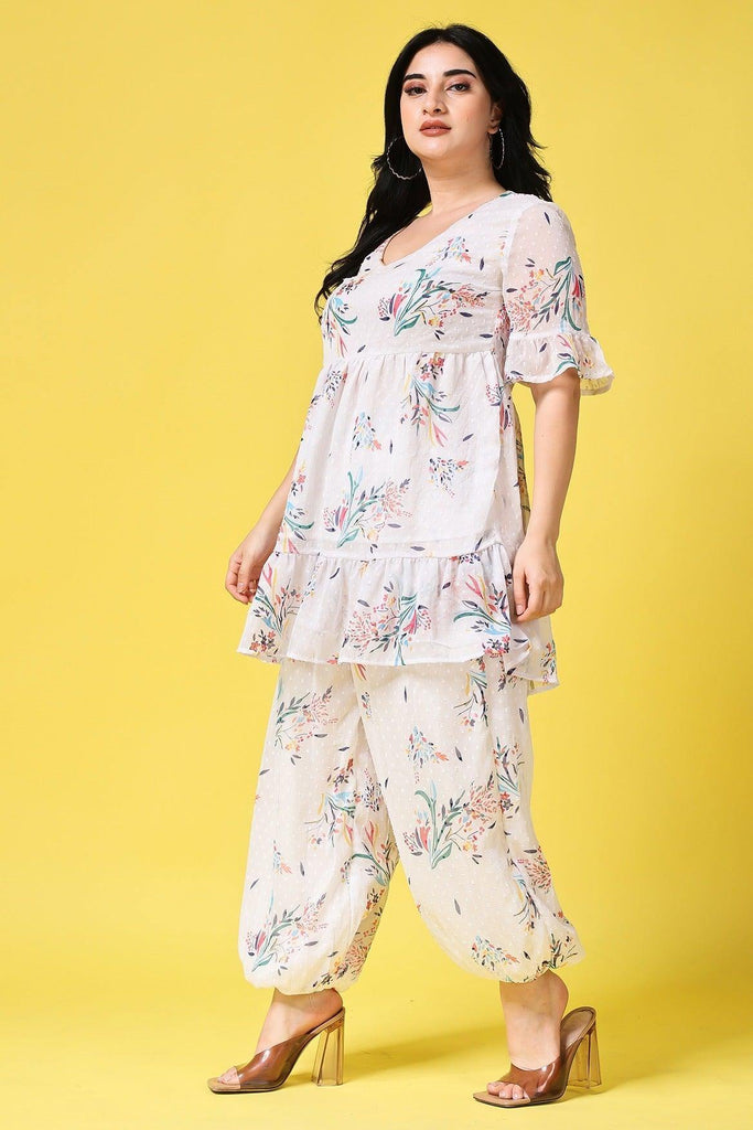 Model wearing Polyster Chiffon Co-ord Set with Pattern type: Floral-5