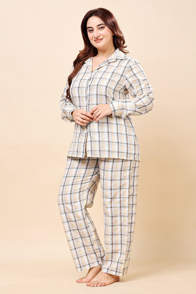 Model wearing Cotton Night Suit Set with Pattern type: Checks-6