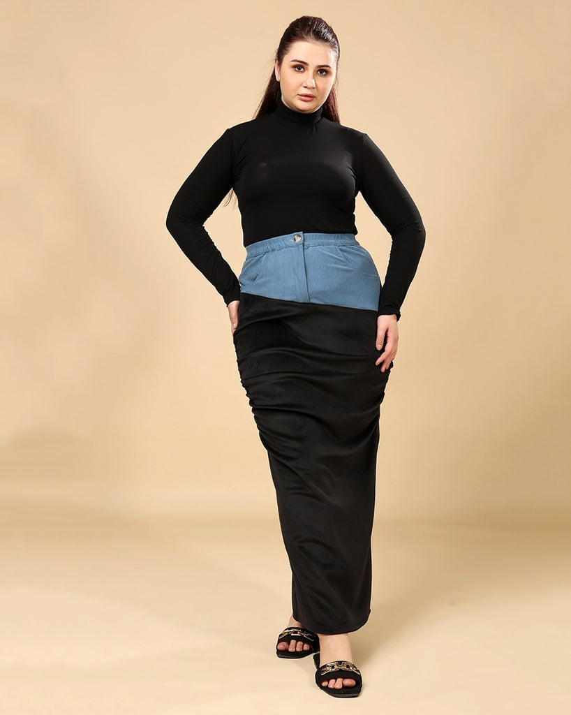 Model wearing Variegated rib Maxi Skirt with Pattern type: Solid-1