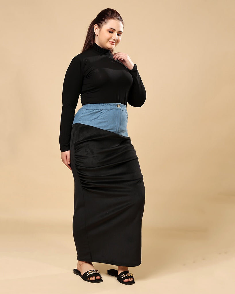 Model wearing Variegated rib Maxi Skirt with Pattern type: Solid-3