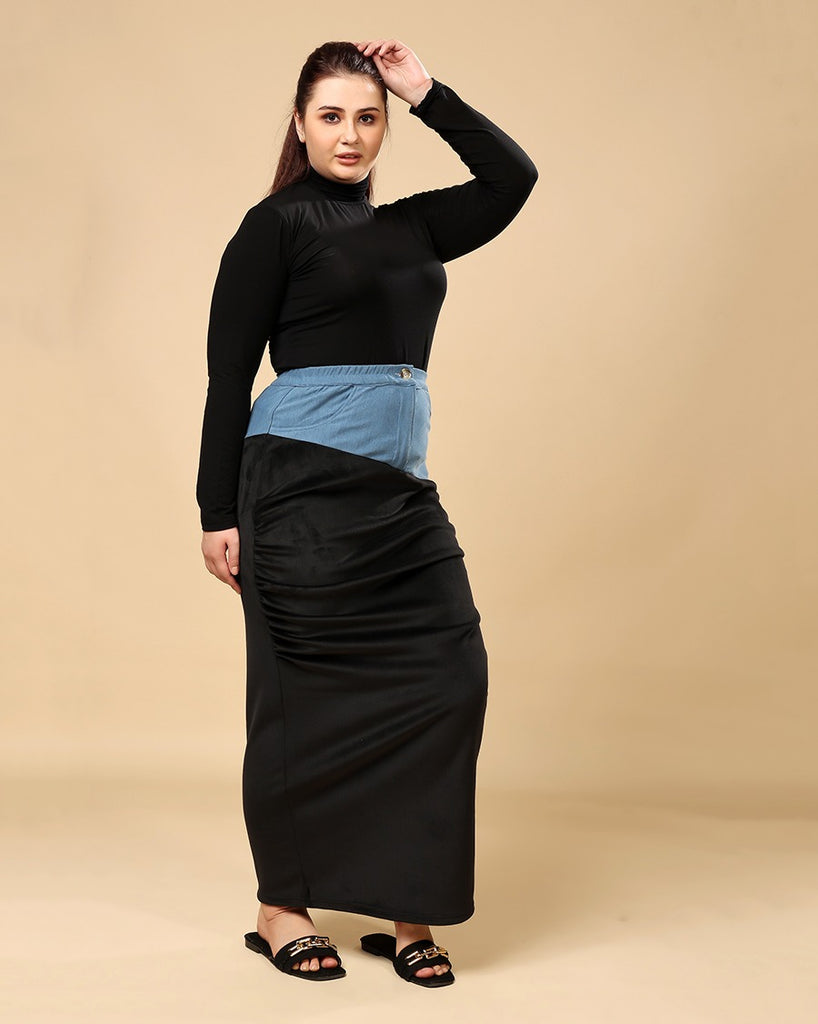 Model wearing Variegated rib Maxi Skirt with Pattern type: Solid-4