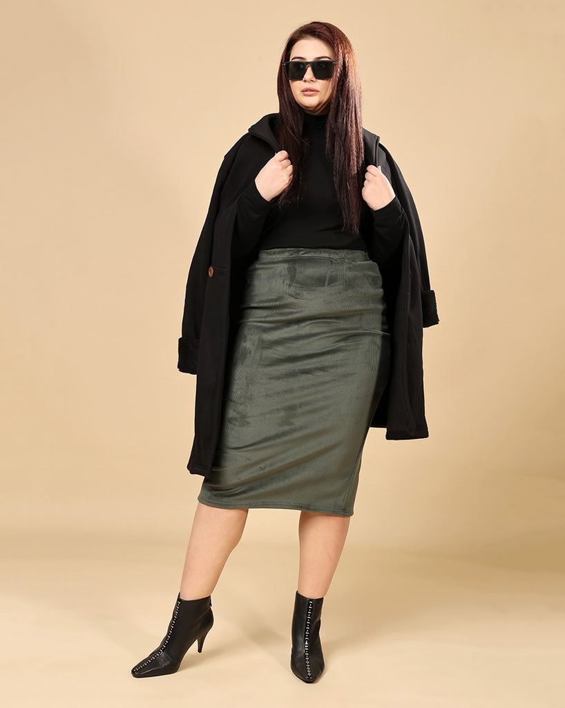 Model wearing Variegated rib Midi Skirt with Pattern type: Solid-8