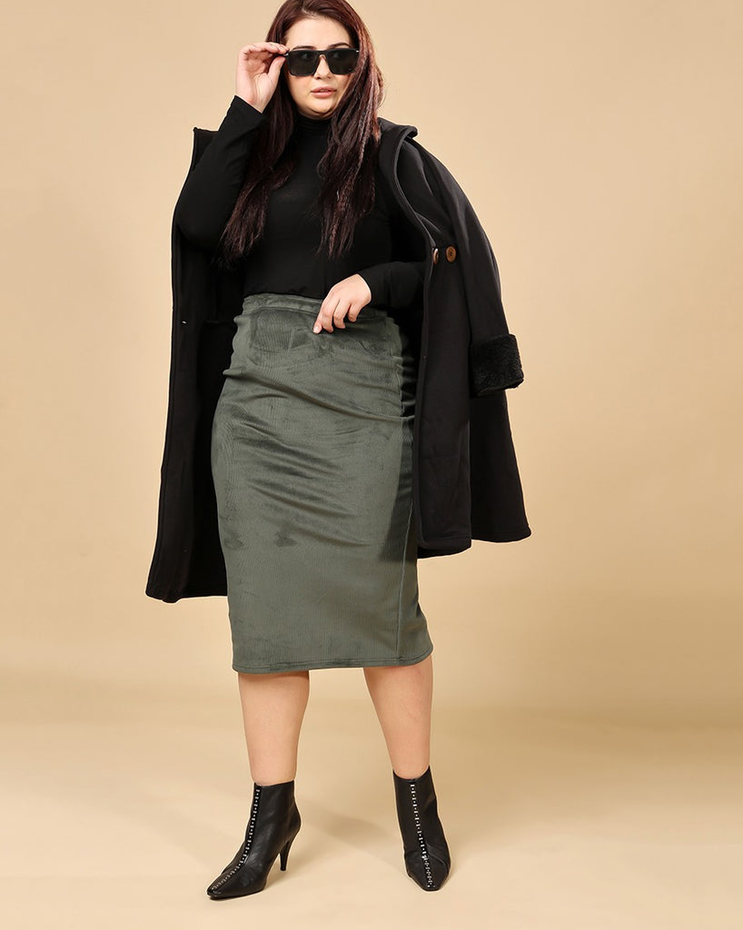 Model wearing Variegated rib Midi Skirt with Pattern type: Solid-9