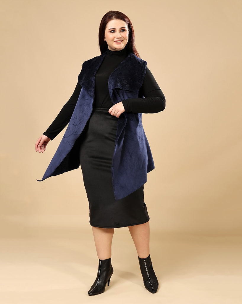 Model wearing Feather Velvet Cover with Pattern type: Solid-12