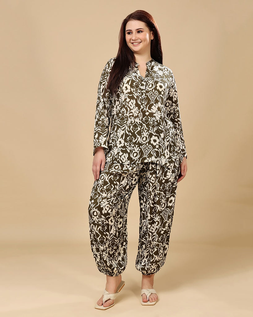 Model wearing Viscose Crepe Night Suit Set with Pattern type: Ethnic-2