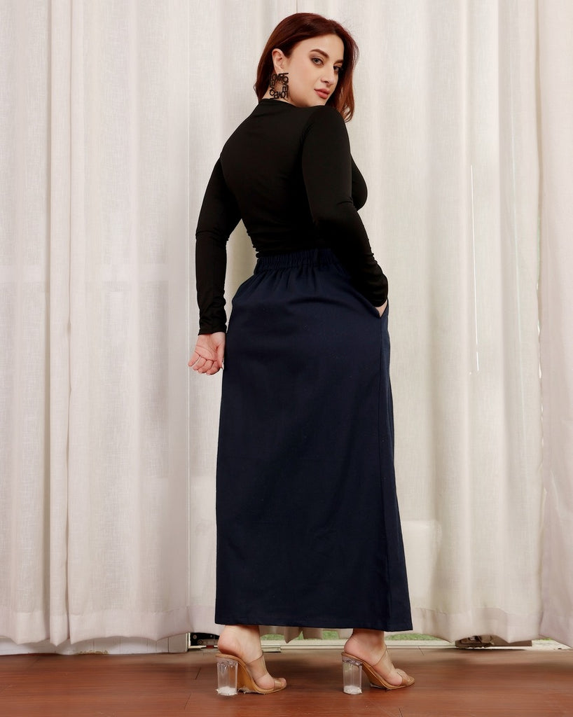 Model wearing Linen Maxi Skirt with Pattern type: Solid-1