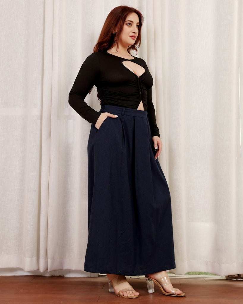 Model wearing Linen Maxi Skirt with Pattern type: Solid-4