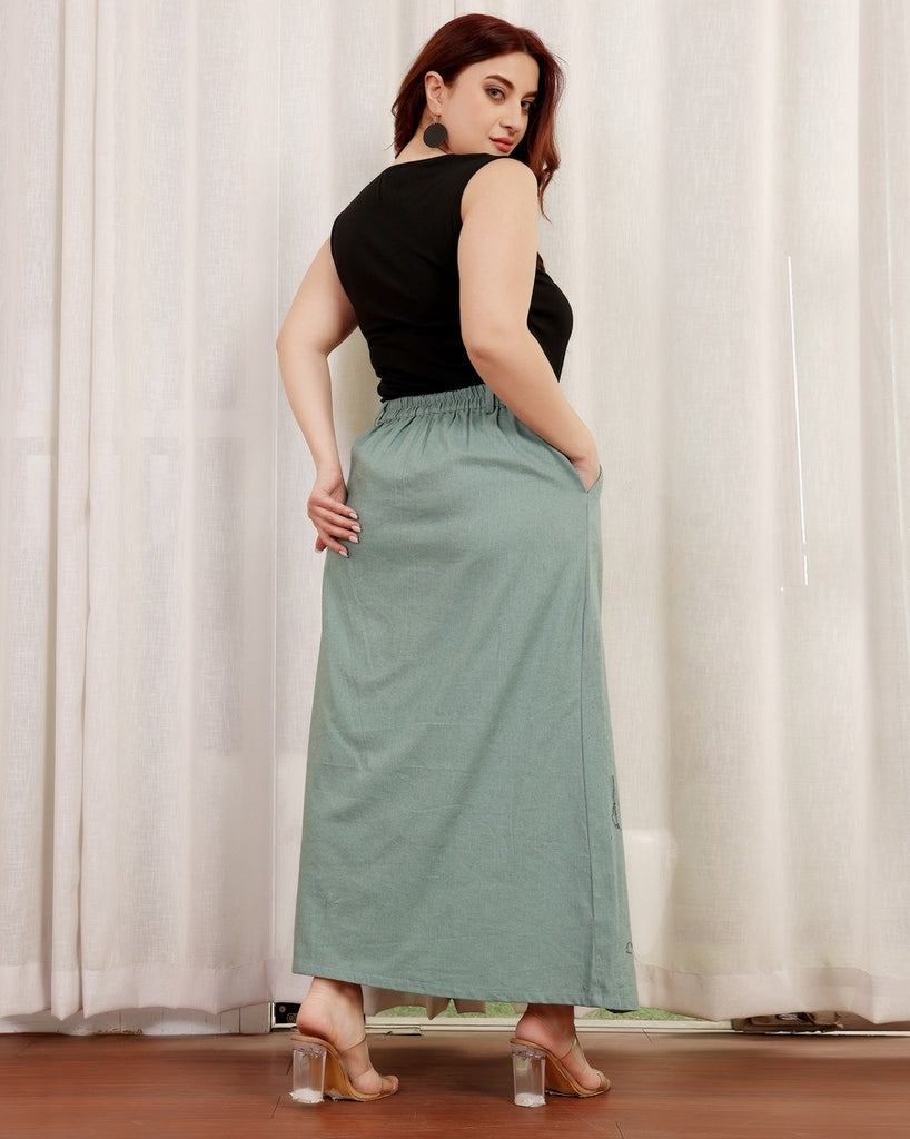 Model wearing Linen Maxi Skirt with Pattern type: Solid-7