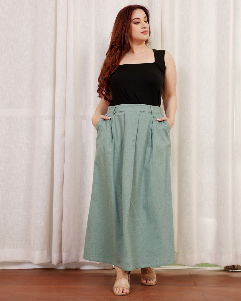 Model wearing Linen Maxi Skirt with Pattern type: Solid-8