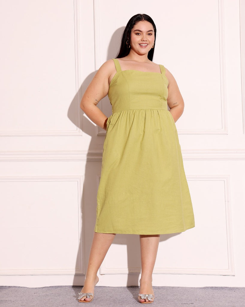 Model wearing Linen Midi Dress with Pattern type: Solid-2