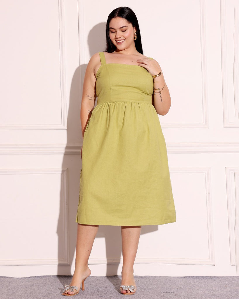 Model wearing Linen Midi Dress with Pattern type: Solid-3