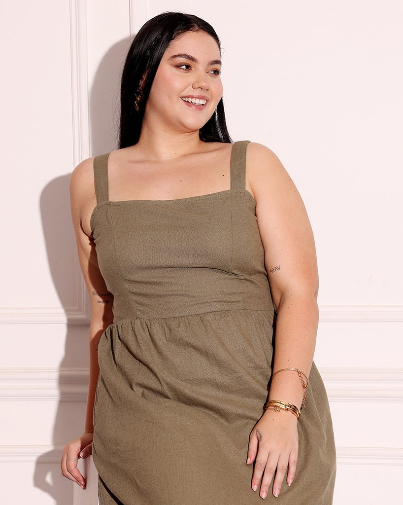 Model wearing Linen Midi Dress with Pattern type: Solid-12