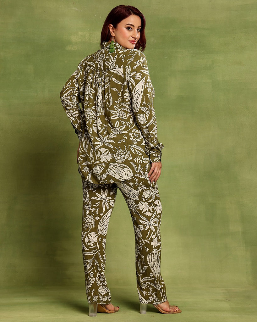 Model wearing Viscose Crepe Co-ord Set with Pattern type: Floral-1