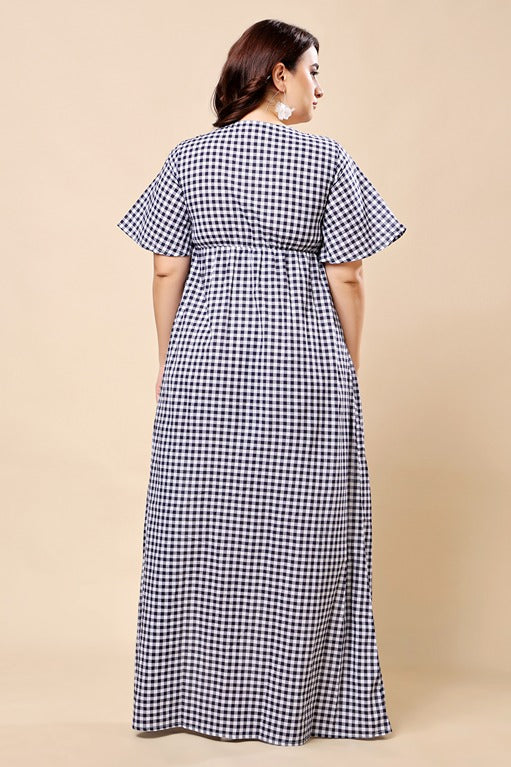 Model wearing Cotton Maxi Dress with Pattern type: Checked-6