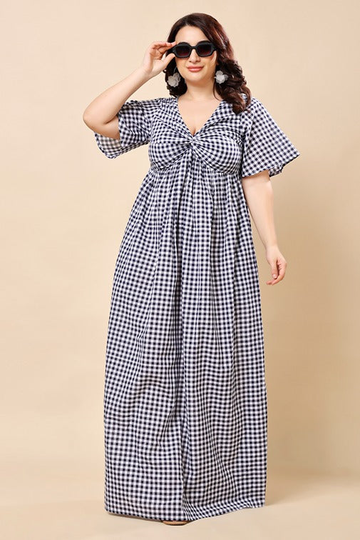 Model wearing Cotton Maxi Dress with Pattern type: Checked-8