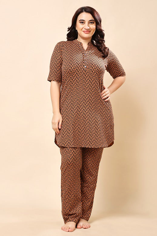 Model wearing Cotton Lycra Night Suit Set with Pattern type: Geometric -1