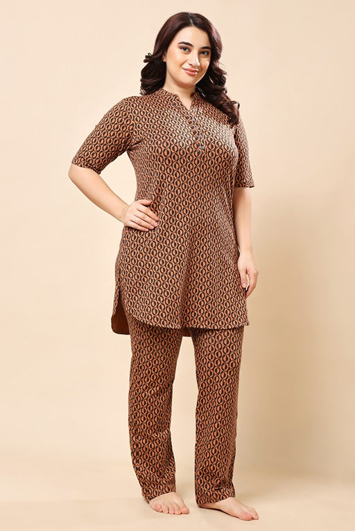 Model wearing Cotton Lycra Night Suit Set with Pattern type: Geometric -2