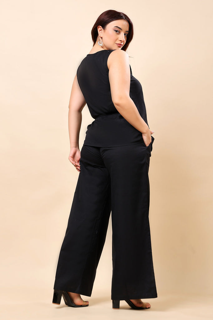 Model wearing Linen Pants with Pattern type: Solid-7