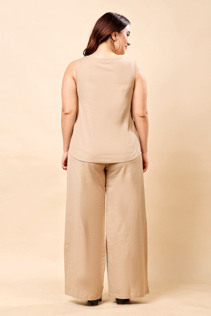 Model wearing Linen Top with Pattern type: Solid-6