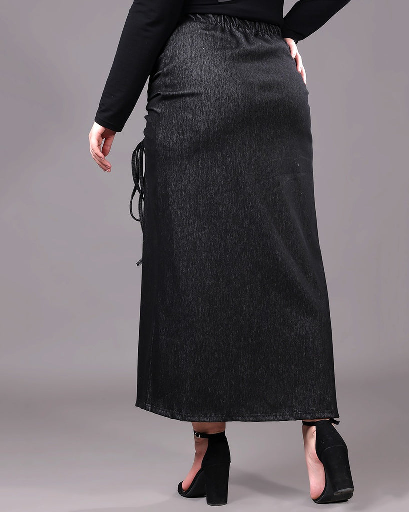 Model wearing Denim Maxi Skirt with Pattern type: Solid-6