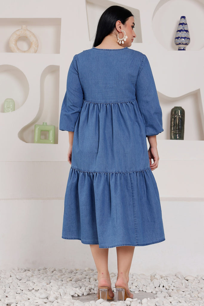 Model wearing Denim Midi Dress with Pattern type: Solid-1