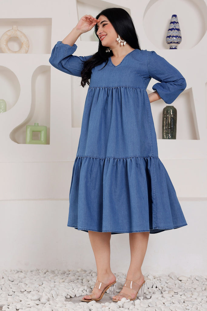 Model wearing Denim Midi Dress with Pattern type: Solid-3