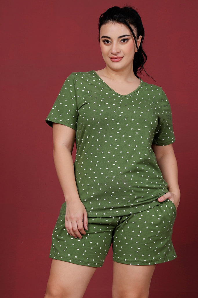 Model wearing Cotton Lycra Night Suit Set with Pattern type: Polka Dots-3