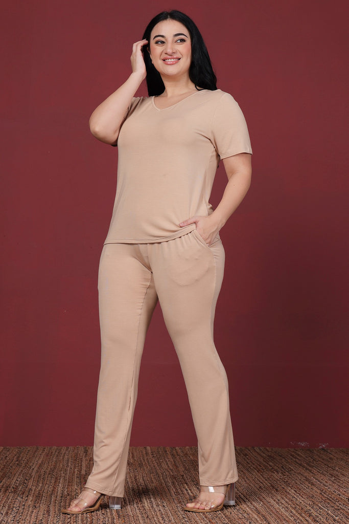 Model wearing Cotton Blended Night Suit Set with Pattern type: Solid-4