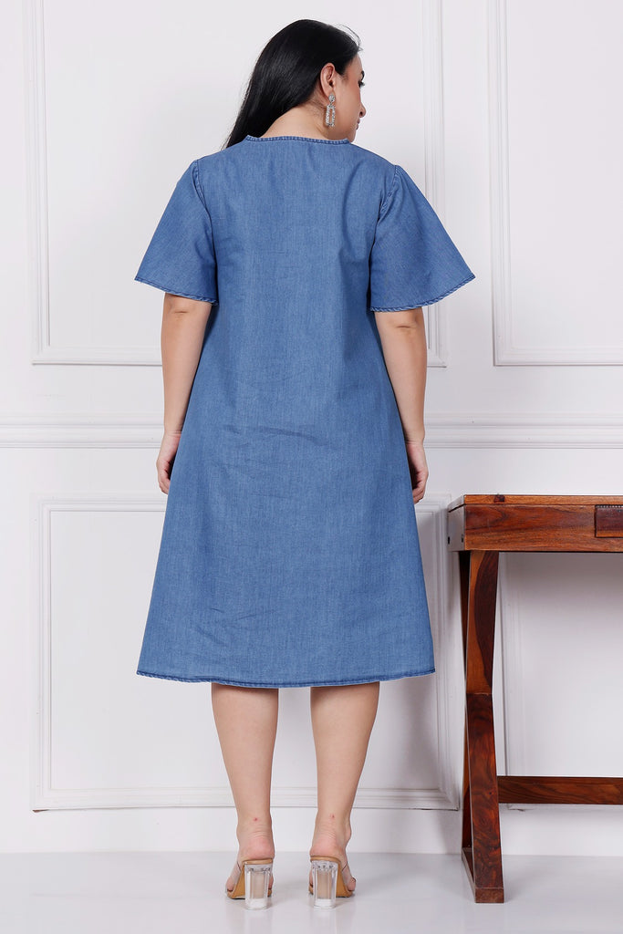 Model wearing Denim Midi Dress with Pattern type: Solid-1