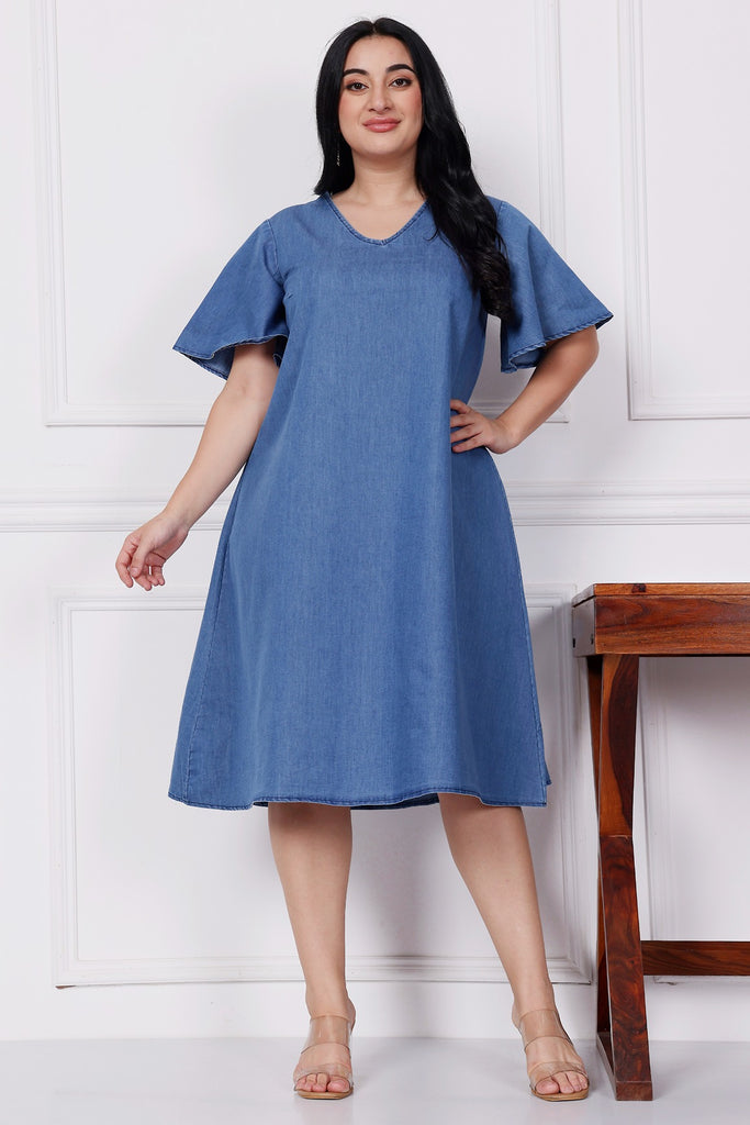 Model wearing Denim Midi Dress with Pattern type: Solid-2