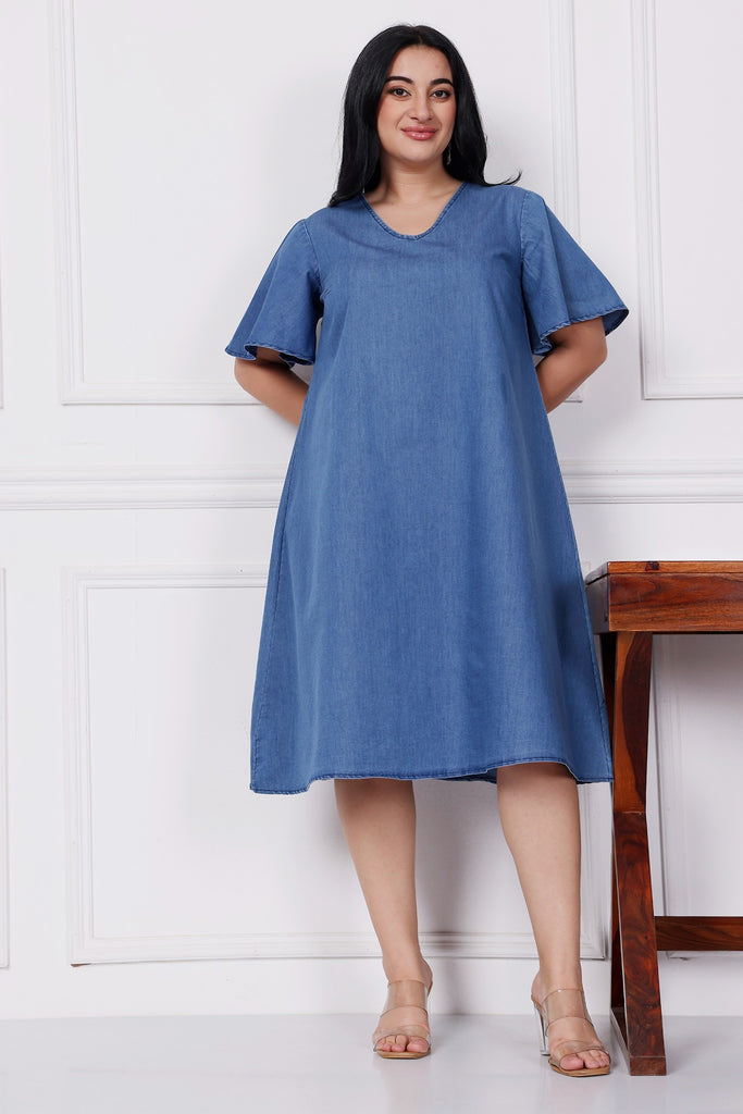 Model wearing Denim Midi Dress with Pattern type: Solid-4