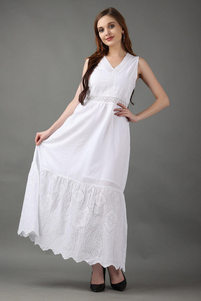 Model wearing Cotton Maxi Dress with Pattern type: Solid-6