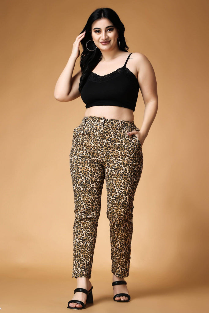 Model wearing Cotton Poplin Pant with Pattern type: Animal-1