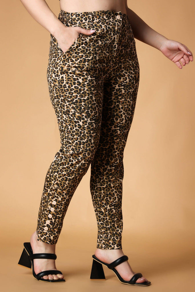Model wearing Cotton Poplin Pant with Pattern type: Animal-2