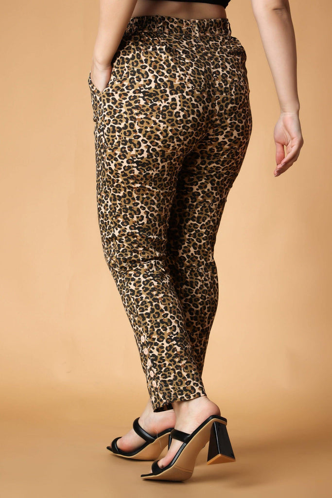 Model wearing Cotton Poplin Pant with Pattern type: Animal-6