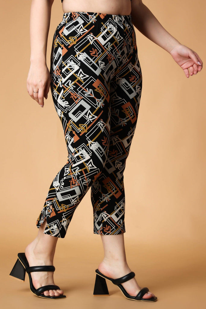 Model wearing Cotton Leggings with Pattern type: Abstract-3