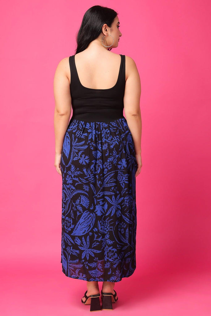Model wearing Viscose Crepe Maxi Dress with Pattern type: Mix-4