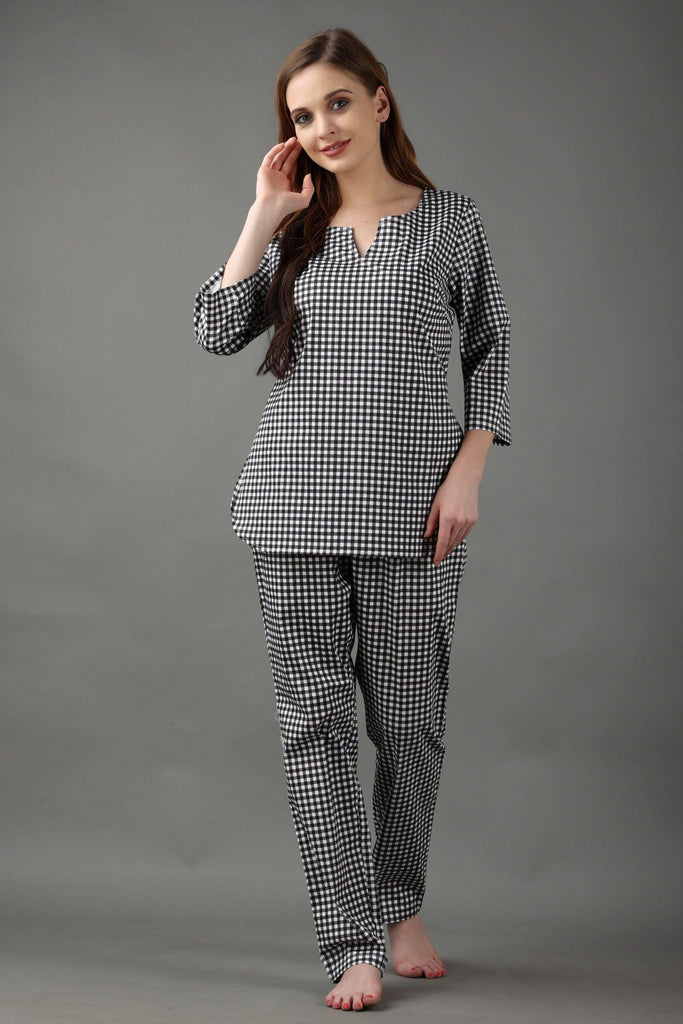 Model wearing Cotton Night Suit Set with Pattern type: Checked-5
