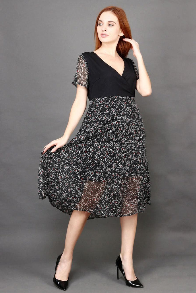 Model wearing Polyster Georgette Midi Dress with Pattern type: Floral -6