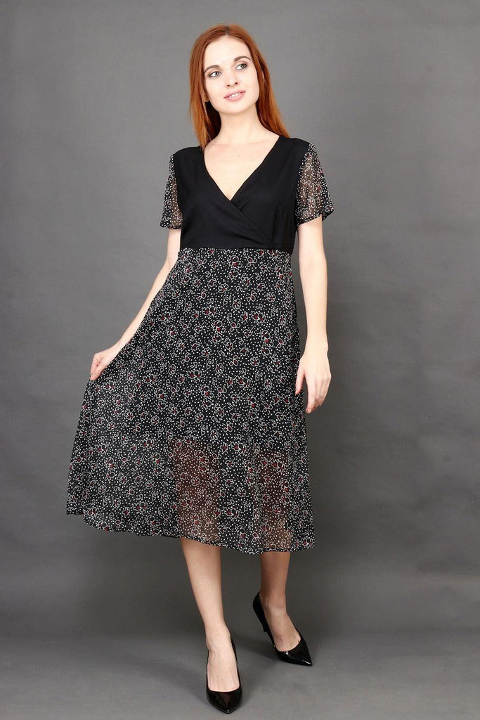 Model wearing Polyster Georgette Midi Dress with Pattern type: Floral -2