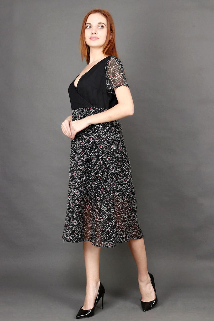 Model wearing Polyster Georgette Midi Dress with Pattern type: Floral -3