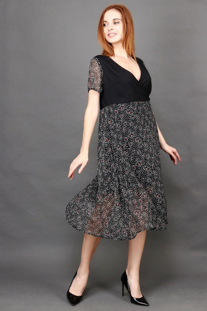 Model wearing Polyster Georgette Midi Dress with Pattern type: Floral -4