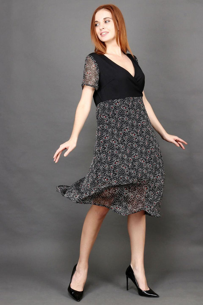 Model wearing Polyster Georgette Midi Dress with Pattern type: Floral -5